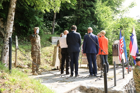 Spominska slovesnost v Češnjicah  (10)